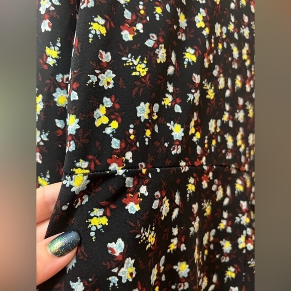 ⚫️ BOGO Chaus New York floral women’s long top size medium - Picture 8 of 8